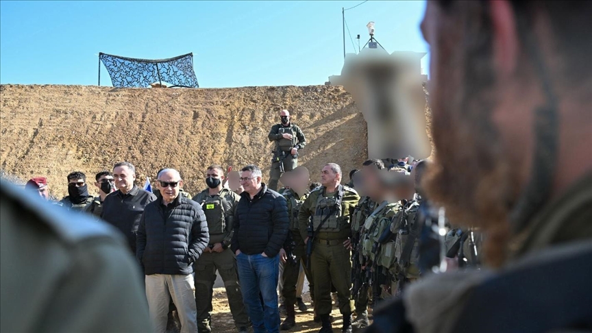 نتنياهو ينتهك سيادة سوريا ويزور المنطقة العازلة برفقة وزراء