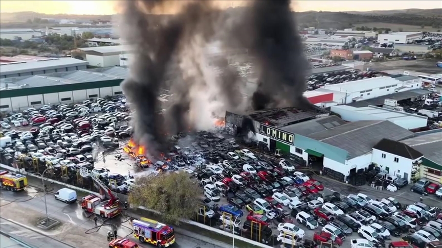 Spanjë  zjarri përfshin një pikë grumbullimi për skrap pranë Madridit