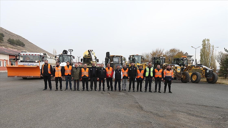 "Kar kaplanları" Kars'ta ağır kış şartları için mesaiye hazır