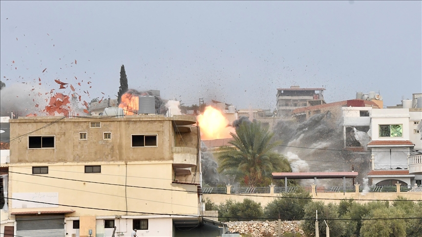 غارات إسرائيلية على 4 بلدات جنوبي لبنان عقب إنذارات بالإخلاء 