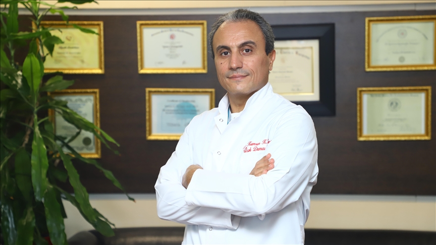 Выпускник Стамбульского университета Кямран Мусаев провел первую в Азербайджане пересадку сердца