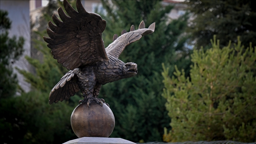 Символ дружбы Турции и Венгрии: скульптура «Птица Тугрул» открыта в Анкаре