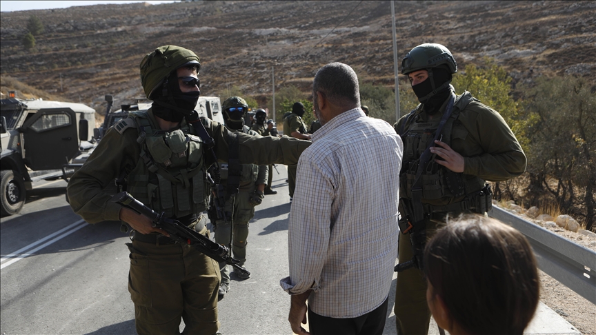 نادي الأسير: الجيش الإسرائيلي يحقق ميدانيا مع 200 فلسطيني بالضفة 