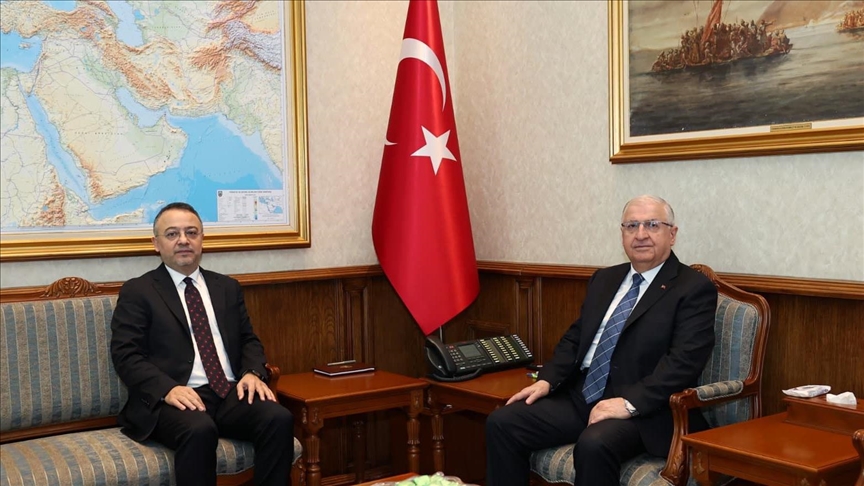 أنقرة.. وزير الدفاع التركي يلتقي سفير بلاده الجديد بدمشق