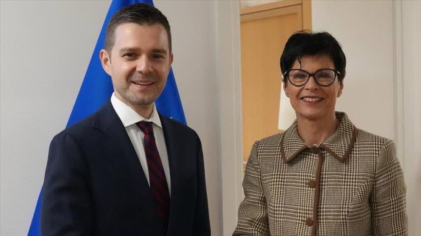 Mucunski takon komisaren Kos  Riafirmuam angazhimin tonë të fortë në rrugën drejt BE së