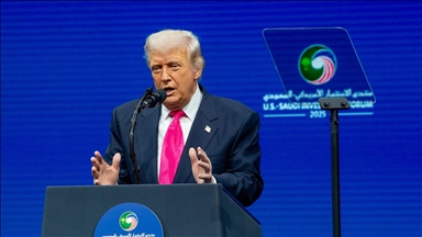 ترامب: سنبدأ النظر في تسوية النزاع بالسودان