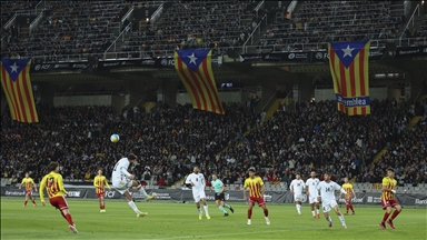 قدم.. أجواء تضامنية مع فلسطين في مباراة ودية أمام كاتالونيا