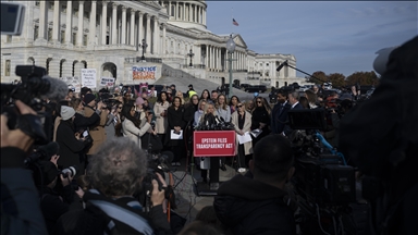 La Chambre des représentants adopte quasi unanimement un texte exigeant la publication des dossiers Epstein 