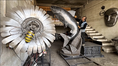 Peykertraşê Îranî bi 350 kîlogram hesinê xurde peykerê masîkefalê çêkir