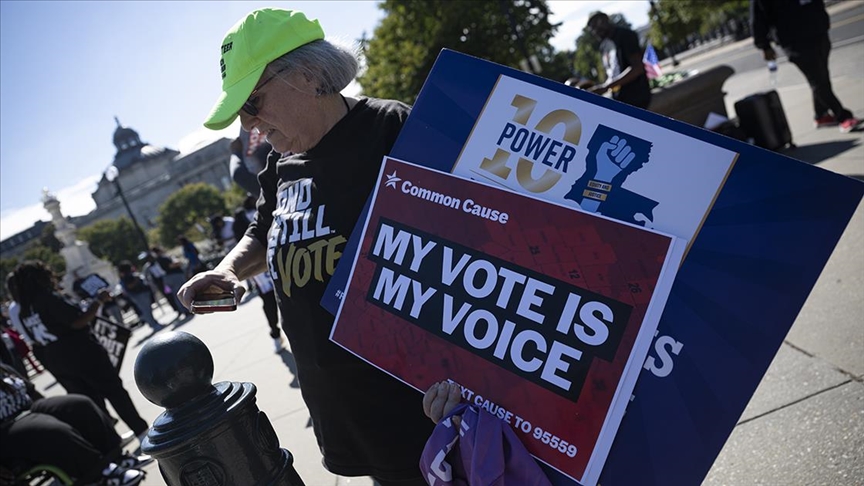 Ankete göre, ABD'lilerin yarısından fazlası "demokrasinin iyi işlemediği" görüşünde