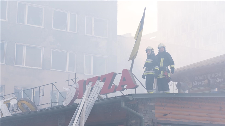 Зеленский: под завалами в Тернополе ищут свыше 20 человек