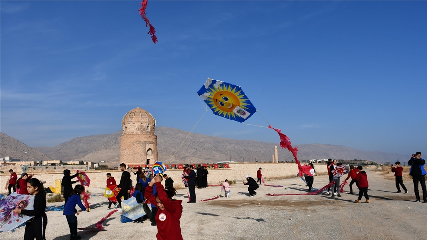 Li navçeya Heskîfê ya dîrokî bafirok ji bo zarokên mafên wan hatine îxlalkirin hatin firandin