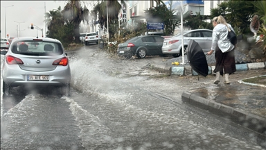 Bodrum'da sağanak günlük yaşamı olumsuz etkiledi