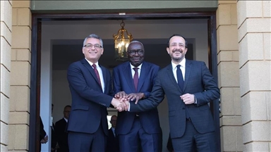 TRNC president, Greek Cypriot leader meet in buffer zone