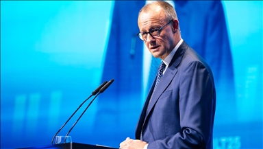 Demonstranti napustili salu tokom govora njemačkog kancelara Merza