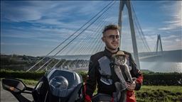 Motosikletli kedi "Gofret" İstanbul sokaklarında ilgi odağı oldu