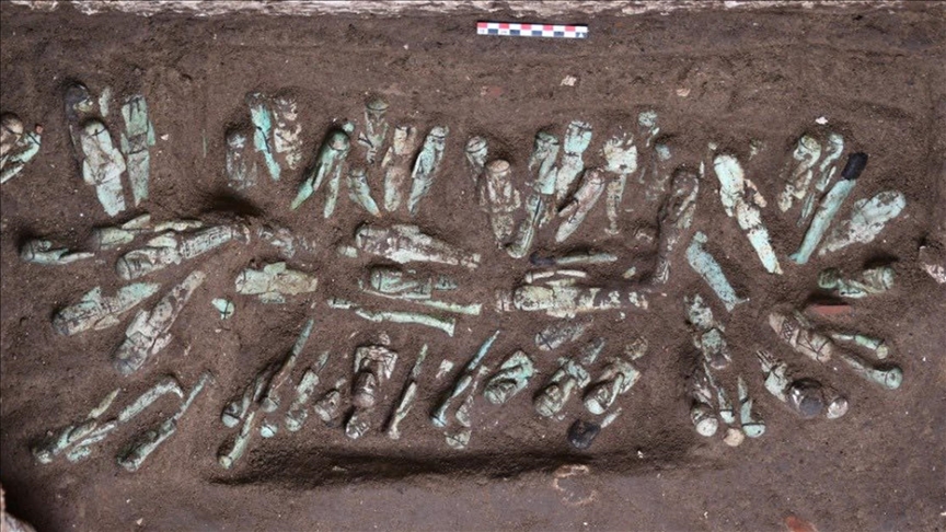 مصر تعثر على 225 تمثالا فرعونيا وتكتشف هوية تابوت "غامض"