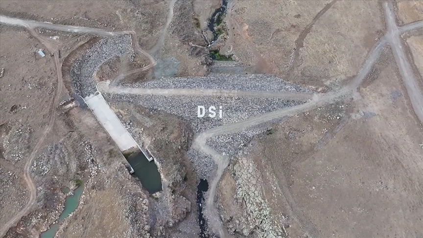 Ağrı'daki Taşlıçay Derecek Barajı'nda su tutulmaya başlandı