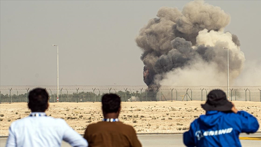 Hindistan'a ait savaş uçağı Dubai Airshow gösterisi sırasında düştü