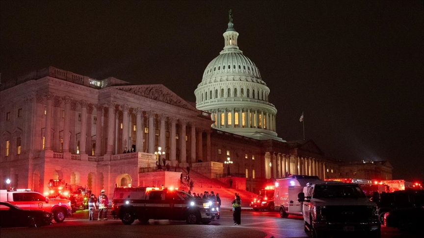 ABD'de Rayburn Ofis ile ABD Kongre binaları arasındaki metro tünelinde çıkan yangında 2 kişi yaralandı