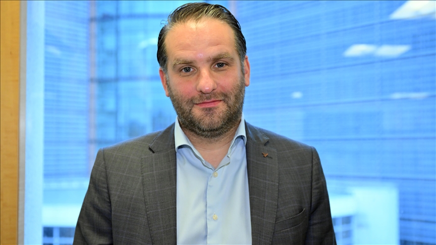 سياسي بلجيكي يؤسس شبكة تنسيق للنواب الأوروبيين دفاعا عن فلسطين