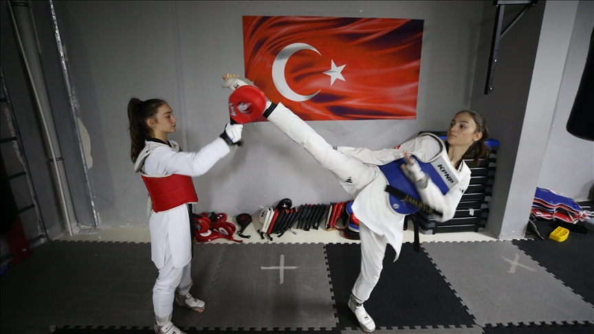 Liseli genç tekvandocu aynı yıl içinde hem dünya hem Avrupa şampiyonu oldu 