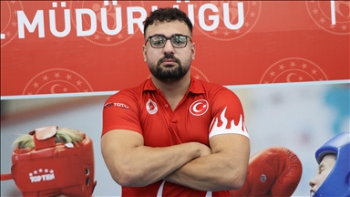 Stajyer avukat milli kick boksçu Yakar'ın "çifte" hedefi