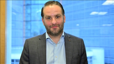 سياسي بلجيكي يؤسس شبكة تنسيق للنواب الأوروبيين دفاعا عن فلسطين