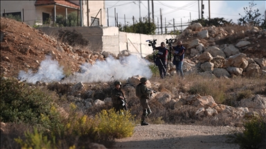 الجيش الإسرائيلي يقتل شابا ويعتقل اثنين بالضفة 