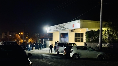 Li Diyarbekirê li ber deriyê hola dawetê pevçûna çekdarî derket, kesek hat kuştin yek jî birîndar bû