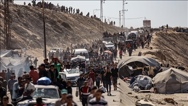 Dozens of Palestinian families flee Israeli incursion in eastern Gaza City