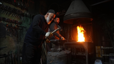 Halîtê hesinkar nîvsedsal e li Mûşê li ber agir hesin dikute