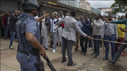 Afrique du Sud : Macron rend hommage aux figures françaises de la lutte anti-apartheid