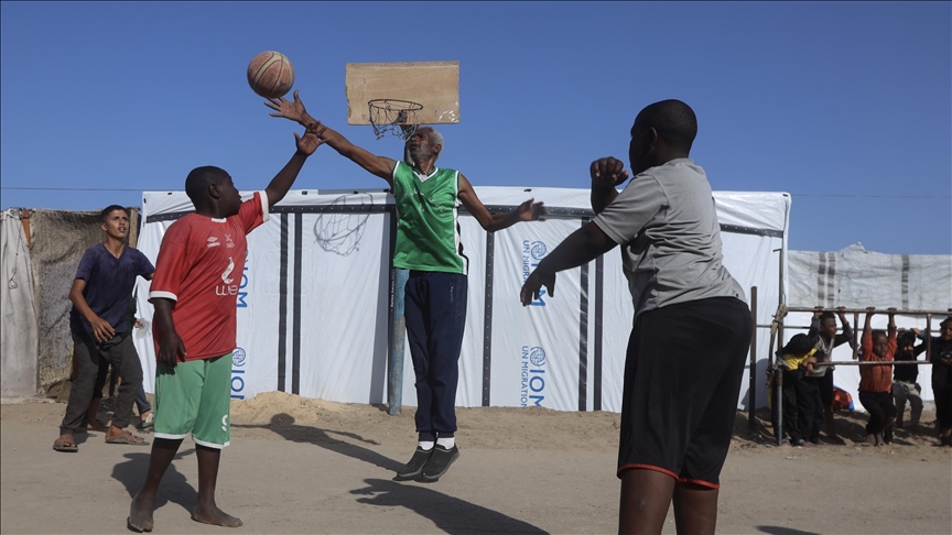 Gazzeli sporcular, basketbolla çocukları savaş psikolojisinden uzaklaştırmaya çalışıyor