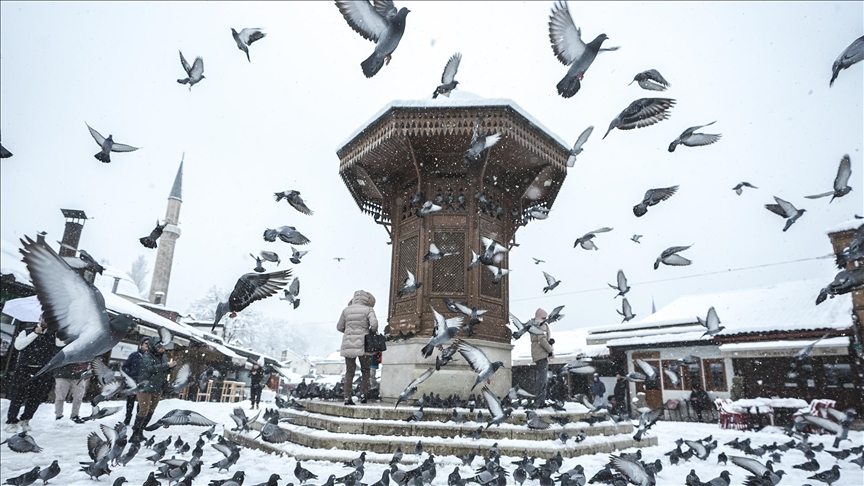 Snijeg zabijelio Sarajevo, problemi u saobraćaju širom BiH 