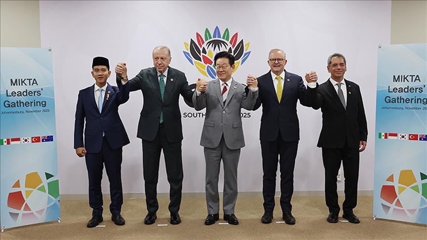 جوهانسبورغ.. الرئيس أردوغان يشارك في اجتماع لقادة مجموعة "ميكتا"