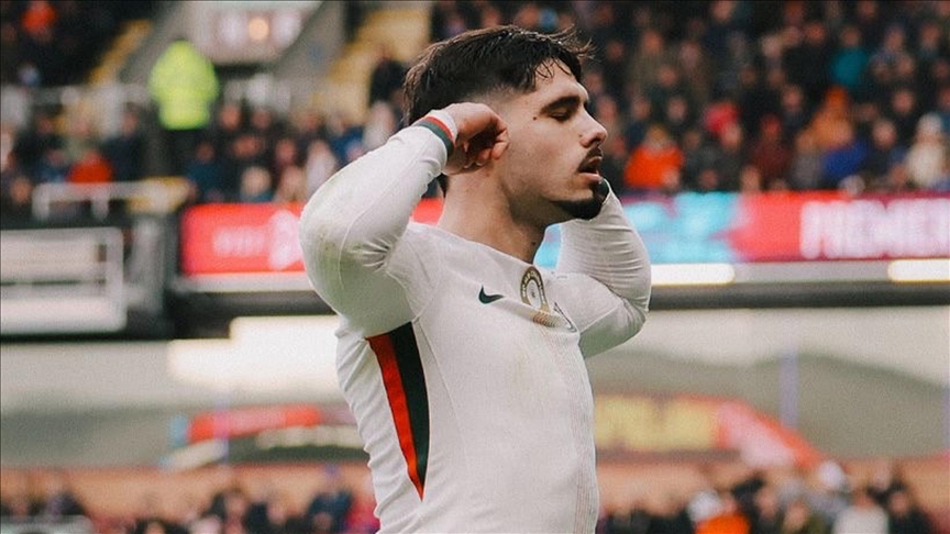 قدم.. تشيلسي يتخطى بيرنلي ويواصل زحفه لصدارة الدوري الإنجليزي