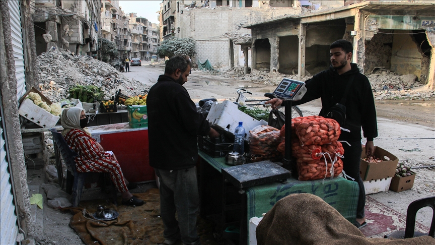 Животот повторно заживува во кампот Јармук кај Дамаск, едно од најразурнатите подрачја во војната во Сирија