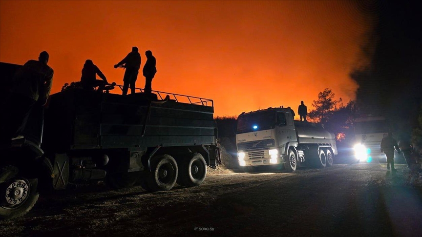 سوريا.. فرق الإطفاء تكافح لإخماد حرائق غابات في اللاذقية وسط صعوبات