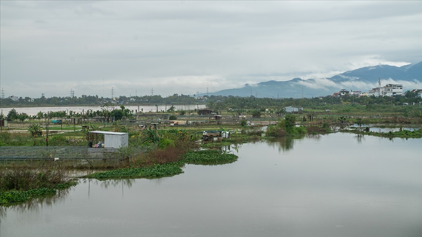 Vietnam\'da şiddetli yağışların neden olduğu sellerde 55 kişi hayatını kaybetti