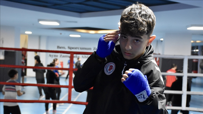 Busenaz Sürmeneli'yi örnek alan 15 yaşındaki milli boksör, Avrupa şampiyonasına hazırlanıyor 