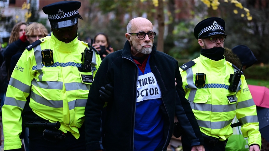 Londra'da yasaklı Palestine Action grubuna destek eyleminde çok sayıda kişi gözaltına alındı