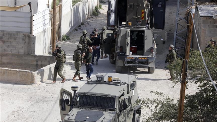 الجيش الإسرائيلي يعتقل 10 فلسطينيين بالضفة