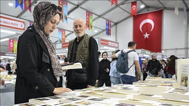 Prof. Dr. Nurullah Genç'in onur konuğu olduğu "6. Ümraniye Kitap Fuarı" başladı