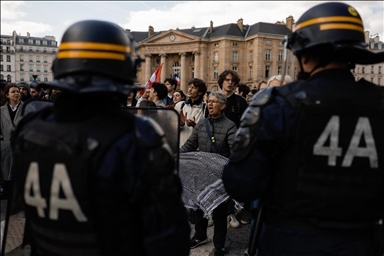 Marseille : une marche blanche en hommage à Mehdi Kessaci réunit élus et citoyens