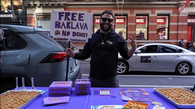 أمريكي يحوّل إعجابه بالبقلاوة التركية لمشروع تجاري ناجح في نيويورك