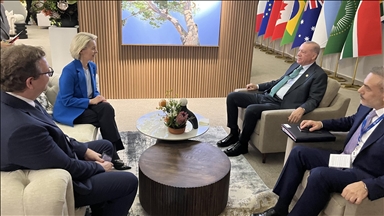 الرئيس أردوغان يلتقي رئيسة المفوضية الأوروبية على هامش قمة العشرين