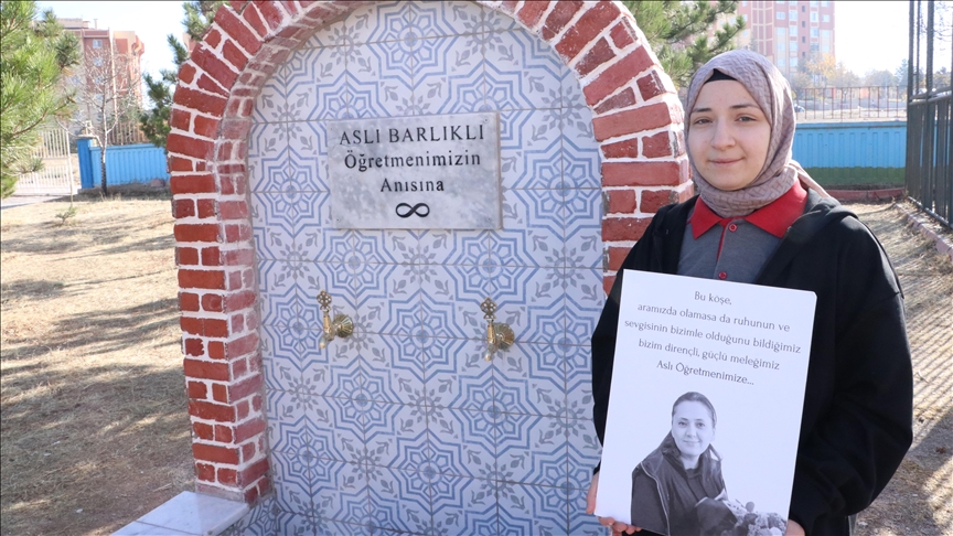 Kanserden ölen Aslı öğretmenin öğrencileri ve meslektaşlarından "vefa" örneği 