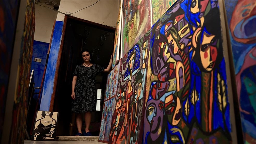 Artistja siriane e shndërron shtëpinë e saj në galeri arti në Damask