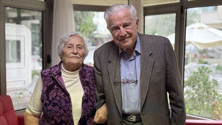 Öğretmen ve öğrencisi 70 yıl sonra aynı huzurevinde buluştu